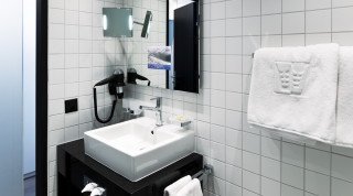 Small bathroom at the Morosani "Fiftyone" Hotel in Davos