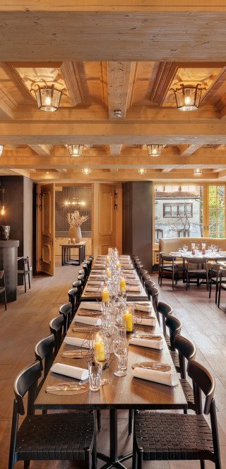 Lange Tafel in der Davoserstube des Morosani Hotels