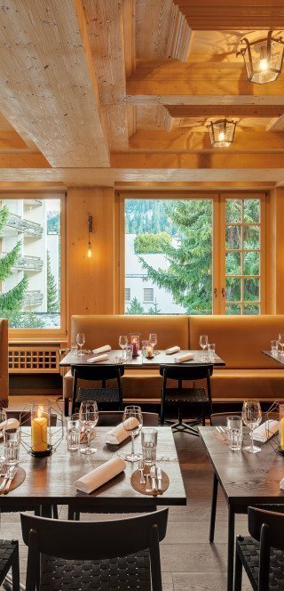 Tische in der Davoserstube des Morosani Hotels