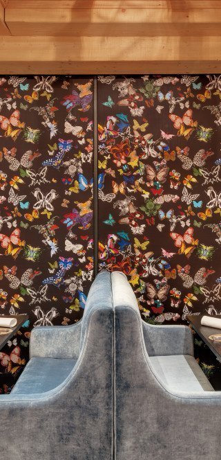 Tische im modernen Design in der Poststube