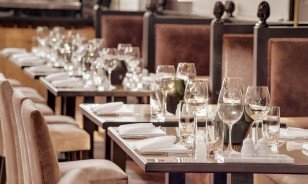 gedeckter Tisch im Damoro Restaurant von Morosani