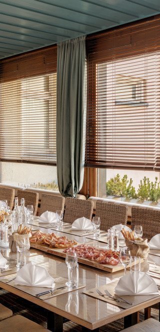 Heller Veranstaltungsraum im Morosani Hotel