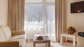 Doppelzimmer Standard Raumansicht und Fenster