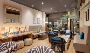 Pop-up-Shot-Bar by Morosani Hotel