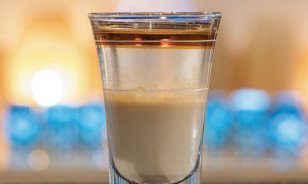 Apple Pie Shot at Pop-up-Shot-Bar by Morosani Hotel