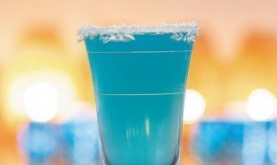 Blue Hawaiian Shot at Pop-up-Shot-Bar by Morosani Hotel