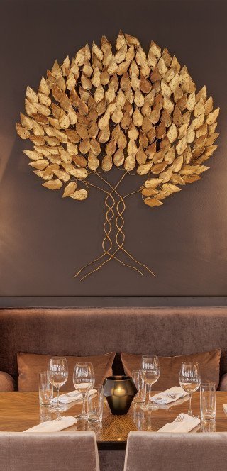 Das Morosani Logo schmückt die Wand des "Damoro"