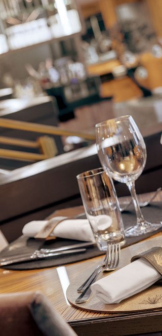 Gedeckter Tisch im Restaurant "Damoro" in Davos