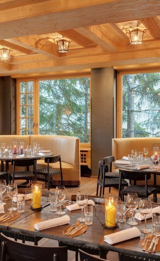 Gedeckte Tische im Pöstli Grill