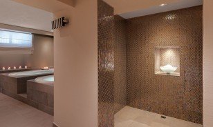 Whirlpool at the wellness area of the Morosani "Schweizerhof" in Davos