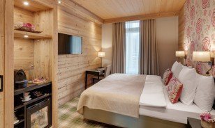 Modern Deluxe room at the Morosani "Schweizerhof" in Davos