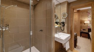 Bathroom of the double sport room at the "Schweizerhof" in Davos