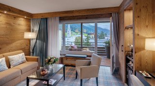 Wohnbereich der Junior Suite im Schweizerhof Haupthaus 