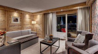 Wohnbereich der Suite mit 2 Schlafzimmern