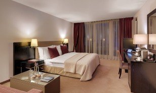 Modern Promenade Junior Suite at the Morosani "Schweizerhof" in Davos